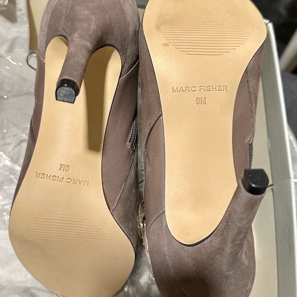 NEW Marc Fisher Dark Gray Suede zip up Bootie size 9M - Picture 2 of 10